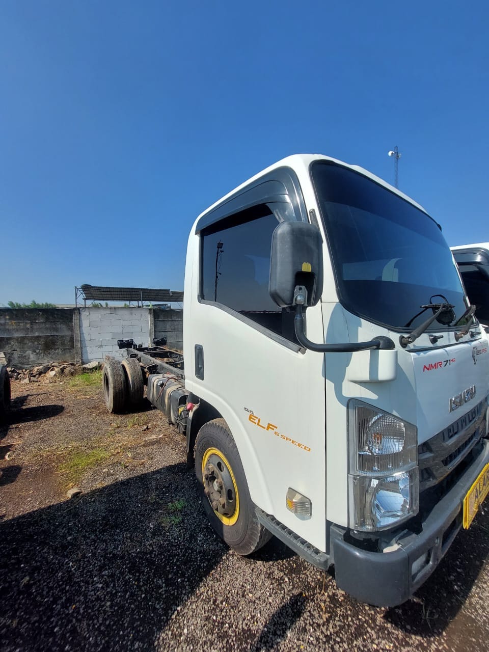 Isuzu NMR 71T - 20NV - Valar